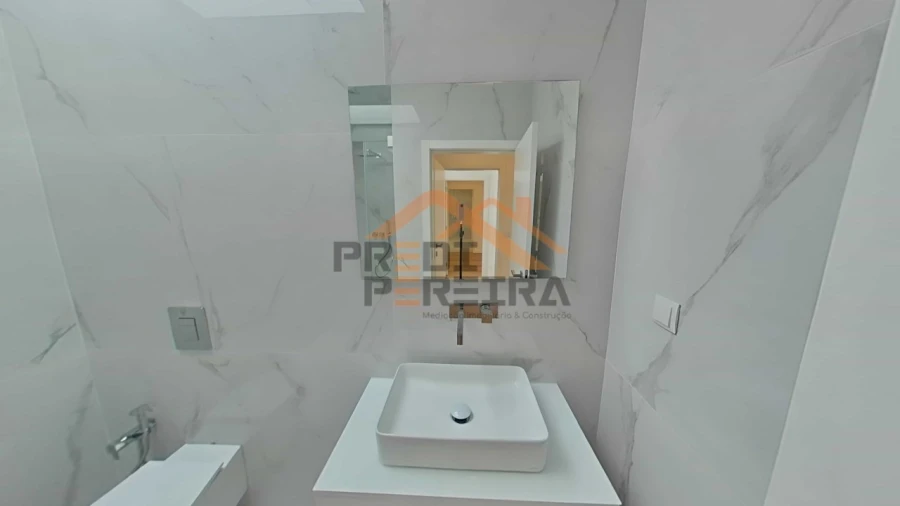 Moradia T4 para Venda em Loures Foto 52