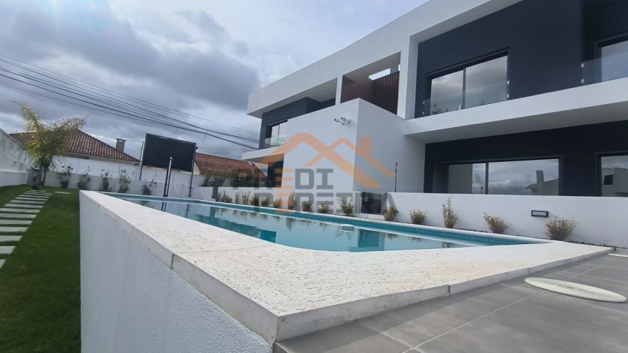 Moradia T4 para Venda em Loures Foto 64