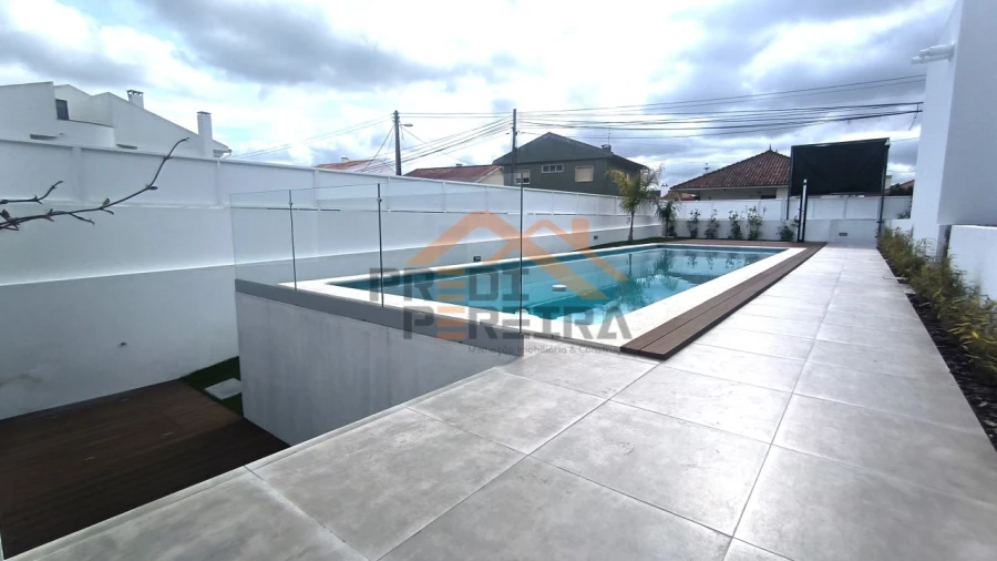 Moradia T4 para Venda em Loures Foto 65