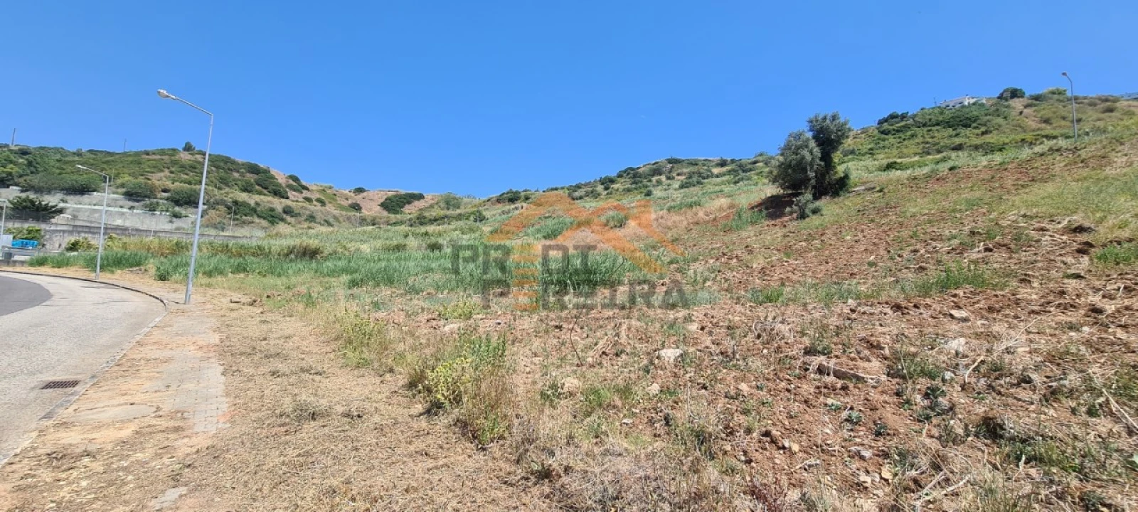 Terreno para Venda em Santo António dos Cavaleiros e Frielas Foto 1
