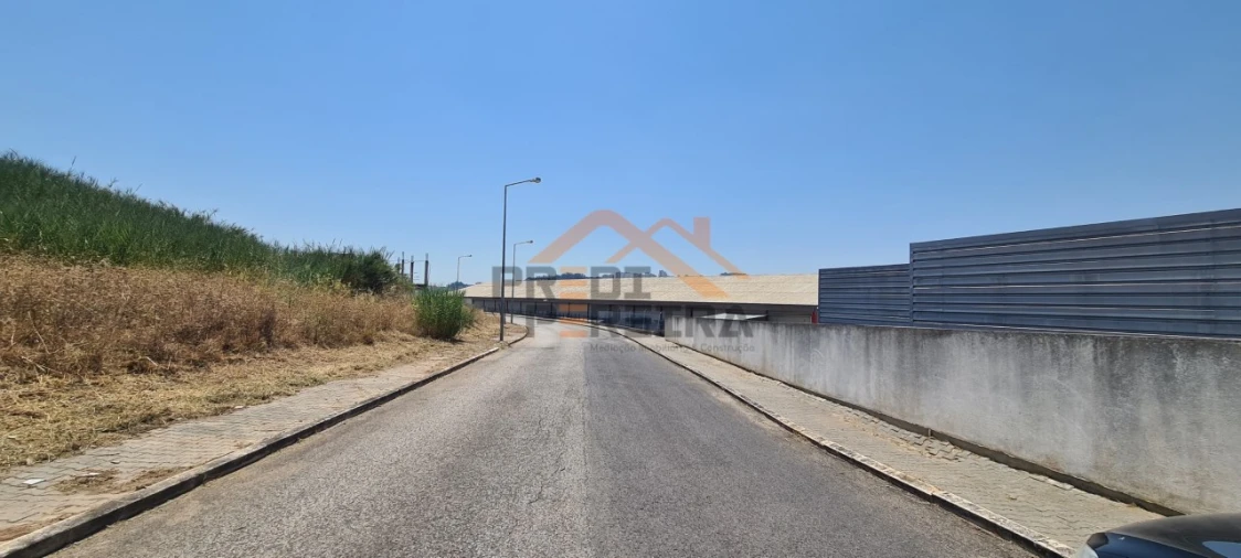 Terreno para Venda em Santo António dos Cavaleiros e Frielas Foto 2