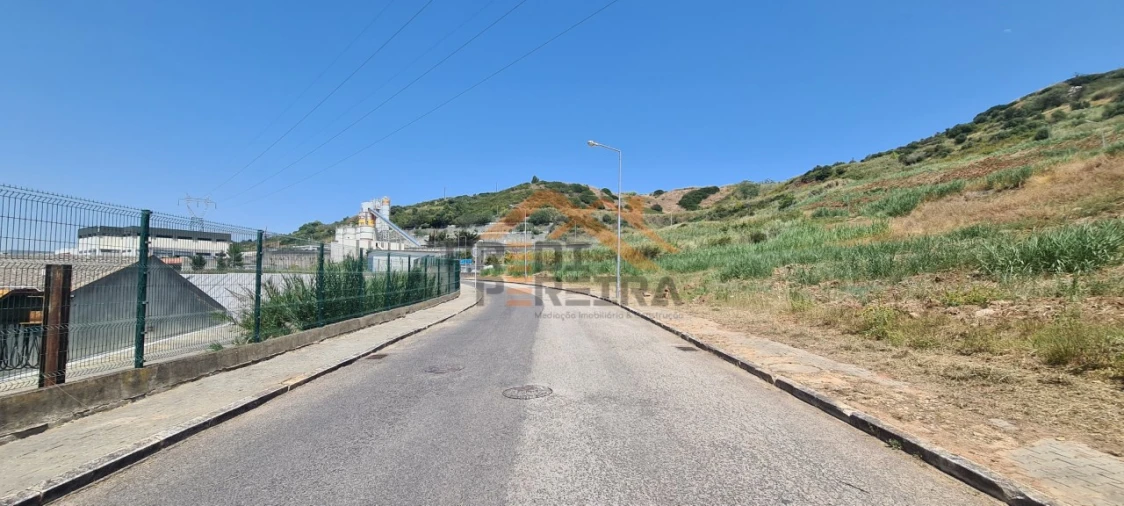Terreno para Venda em Santo António dos Cavaleiros e Frielas Foto 3