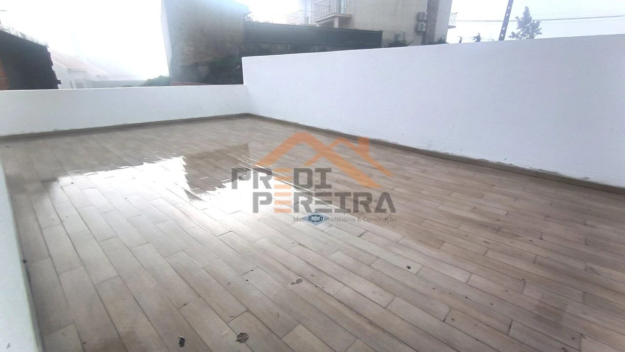 Moradia T2 para Venda em Pontinha e Famões Foto 2