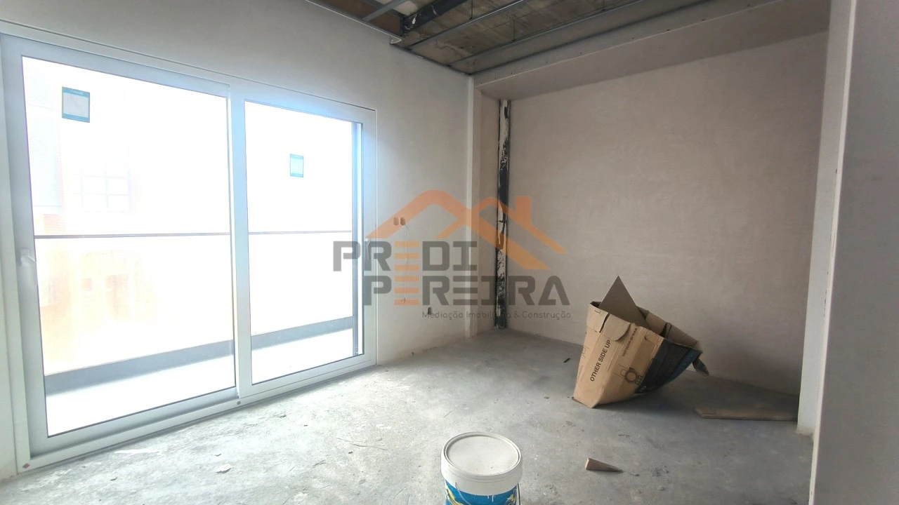 Moradia T2 para Venda em Pontinha e Famões Foto 9