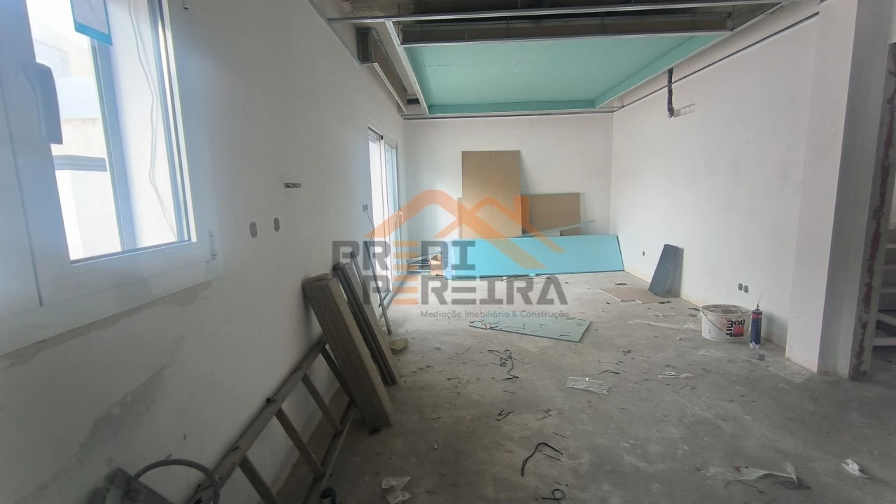 Moradia T2 para Venda em Pontinha e Famões Foto 11