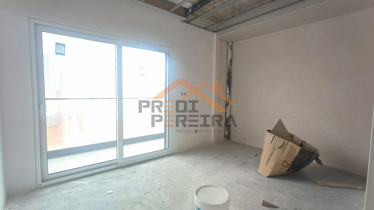 Moradia T2 para Venda em Pontinha e Famões Foto 13