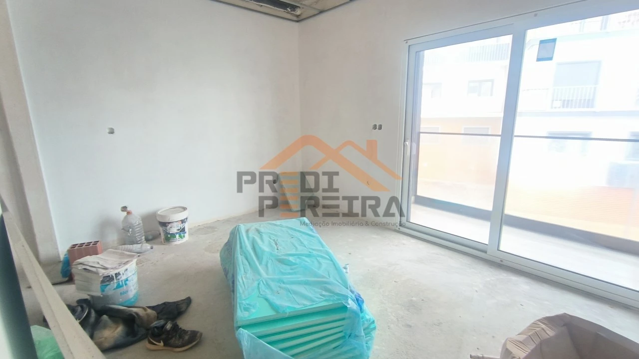 Moradia T2 para Venda em Pontinha e Famões Foto 14