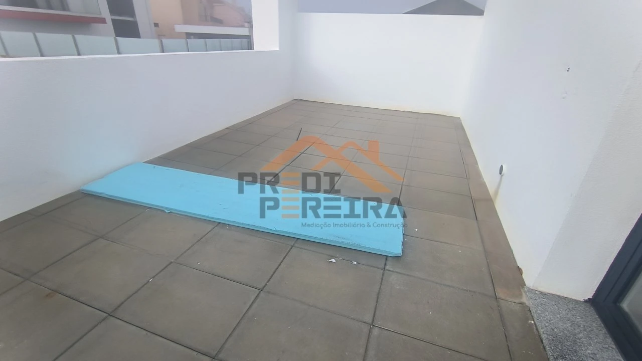 Moradia T2 para Venda em Pontinha e Famões Foto 16
