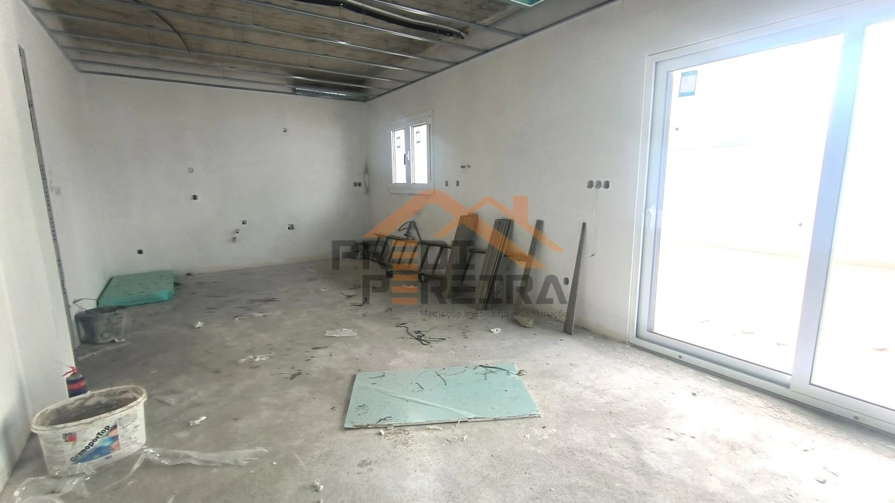Moradia T2 para Venda em Pontinha e Famões Foto 18