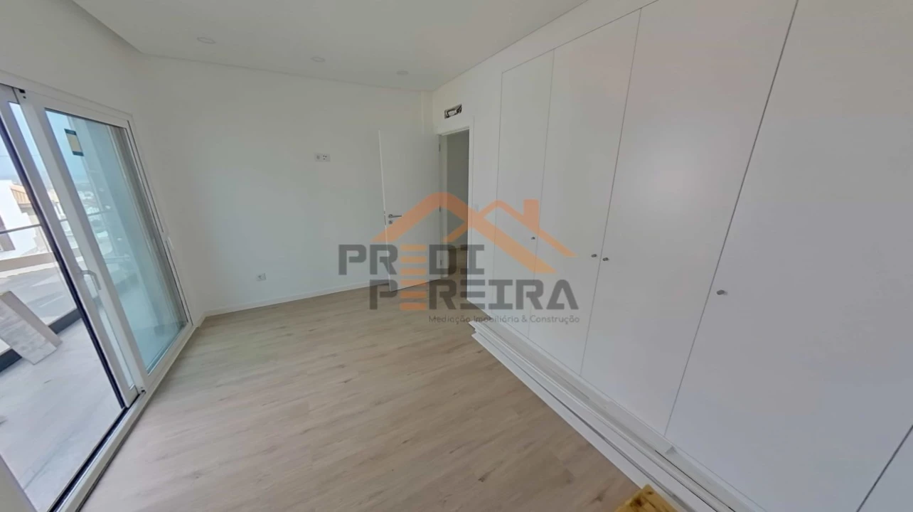 Moradia T2 para Venda em Pontinha e Famões Foto 18