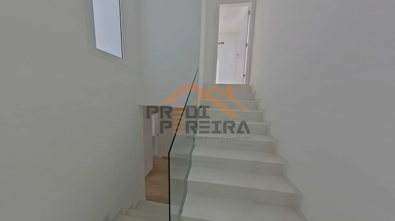 Moradia T2 para Venda em Pontinha e Famões Foto 23