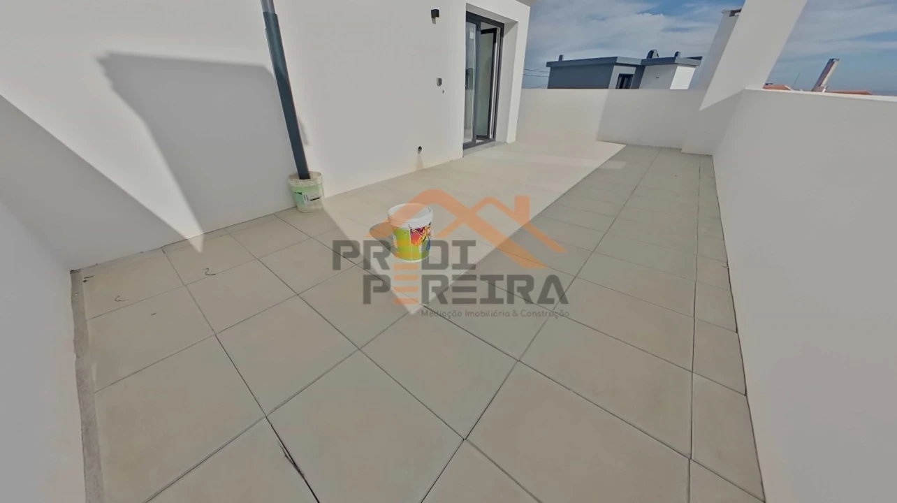Moradia T2 para Venda em Pontinha e Famões Foto 27