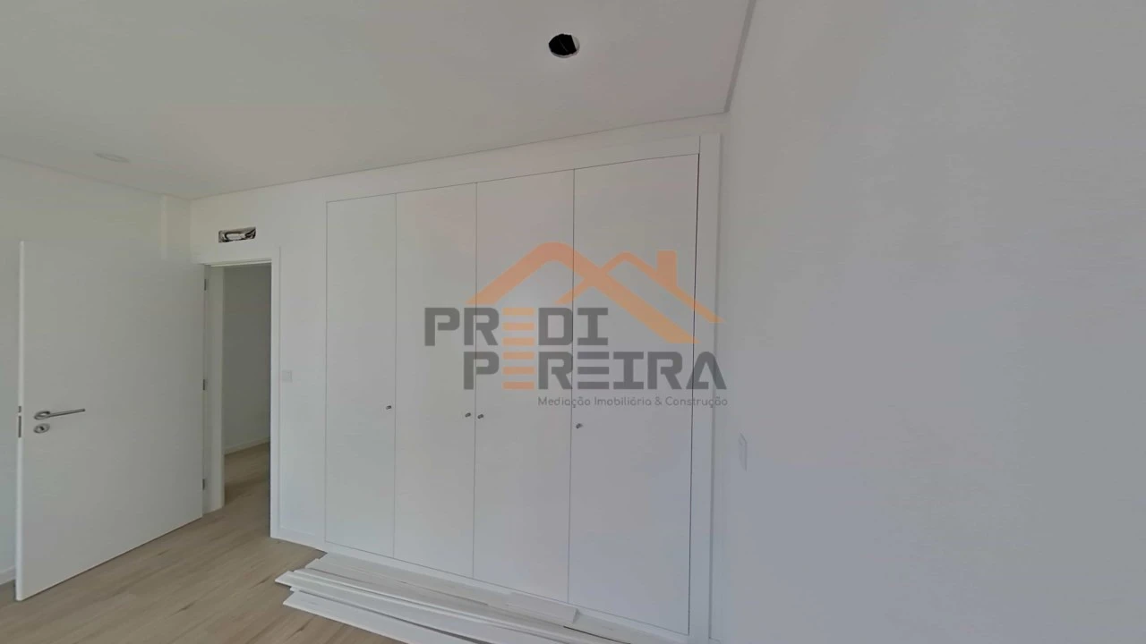 Moradia T2 para Venda em Pontinha e Famões Foto 17