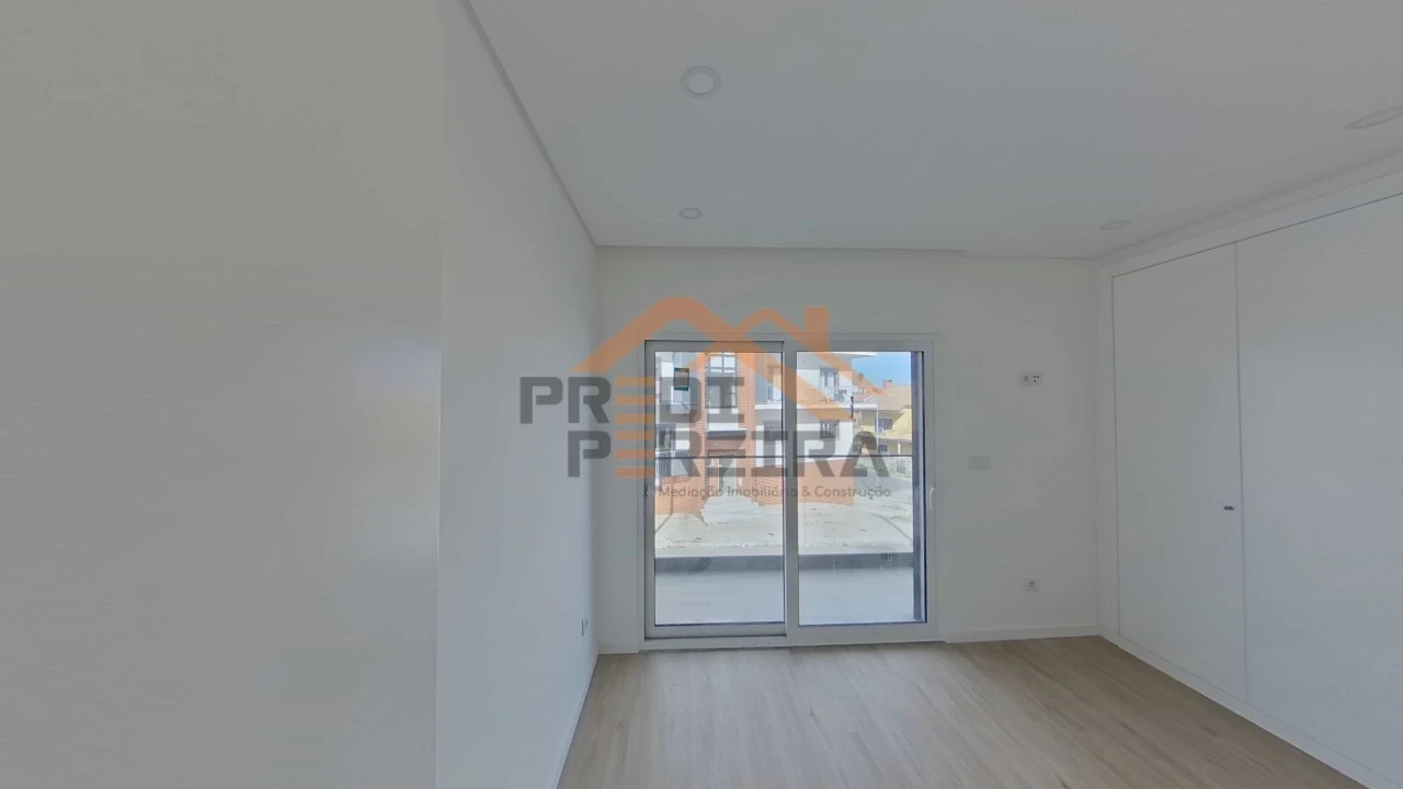 Moradia T2 para Venda em Pontinha e Famões Foto 20