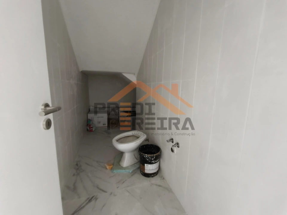 Moradia T2 para Venda em Pontinha e Famões Foto 34