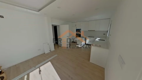 Moradia T2 para Venda em Pontinha e Famões