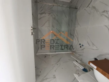 Moradia T2 para Venda em Pontinha e Famões
