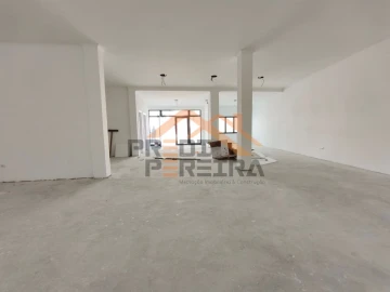 Moradia T2 para Venda em Pontinha e Famões