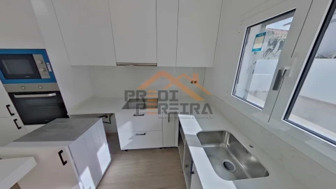 Moradia T2 para Venda em Pontinha e Famões