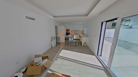 Moradia T2 para Venda em Pontinha e Famões