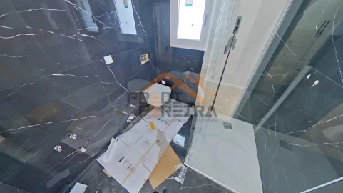 Moradia T2 para Venda em Pontinha e Famões