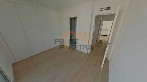 Moradia T2 para Venda em Pontinha e Famões