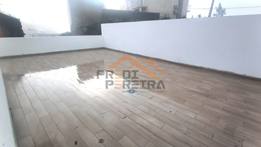 Moradia T2 para Venda em Pontinha e Famões Foto 2