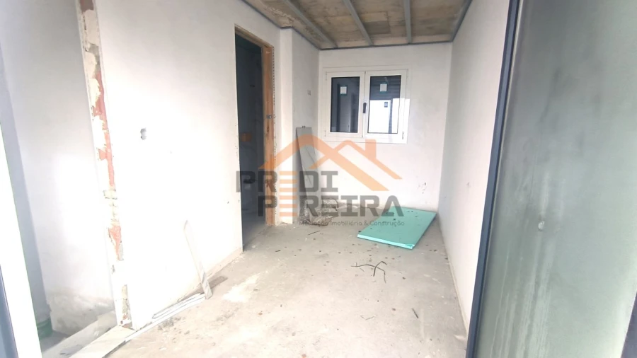 Moradia T2 para Venda em Pontinha e Famões Foto 15