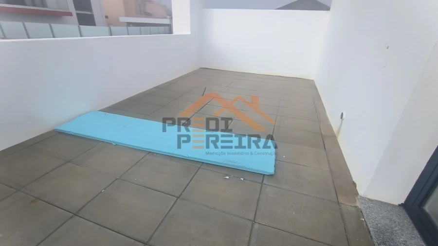 Moradia T2 para Venda em Pontinha e Famões Foto 16