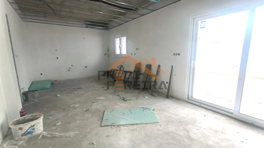 Moradia T2 para Venda em Pontinha e Famões Foto 18