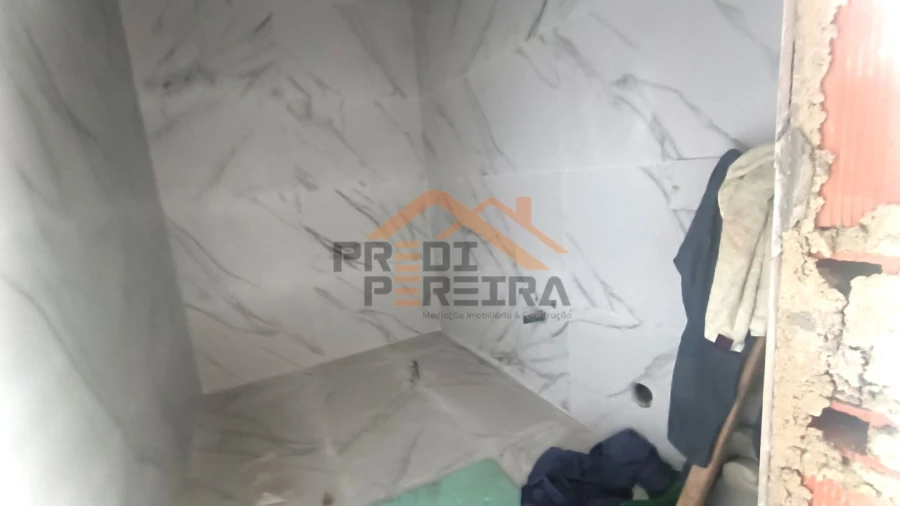 Moradia T2 para Venda em Pontinha e Famões Foto 20