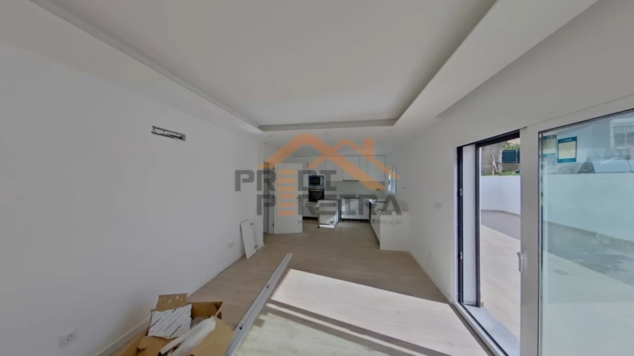 Moradia T2 para Venda em Pontinha e Famões Foto 4