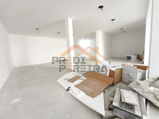 Moradia T2 para Venda em Pontinha e Famões Foto 29