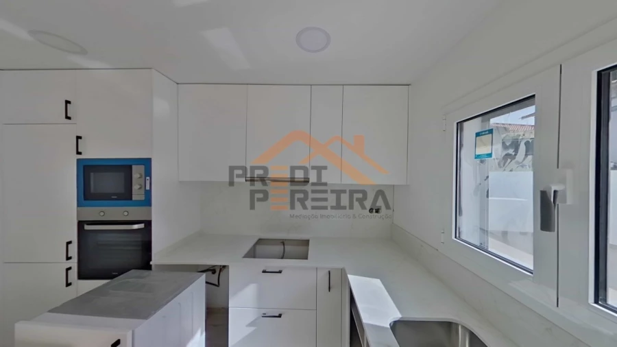 Moradia T2 para Venda em Pontinha e Famões Foto 2
