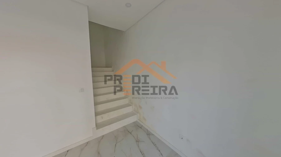 Moradia T2 para Venda em Pontinha e Famões Foto 28