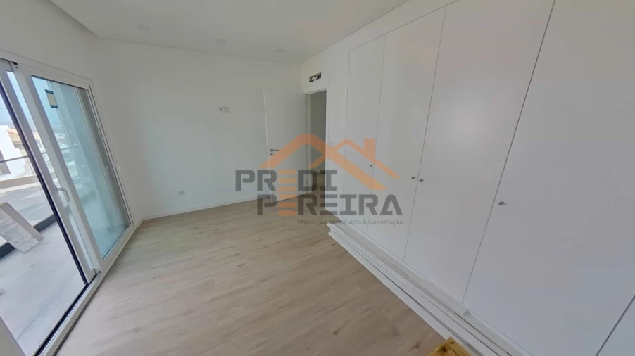 Moradia T2 para Venda em Pontinha e Famões Foto 18