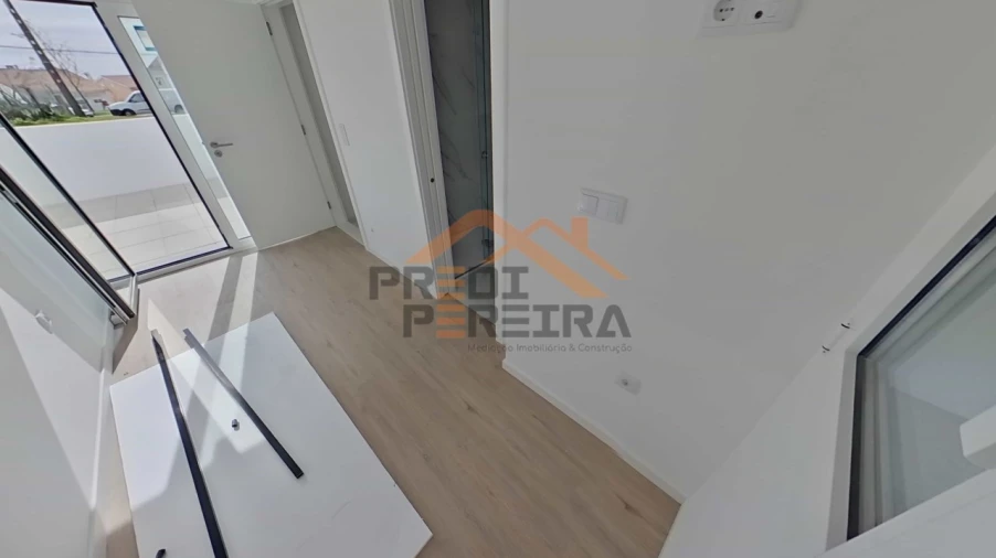 Moradia T2 para Venda em Pontinha e Famões Foto 25