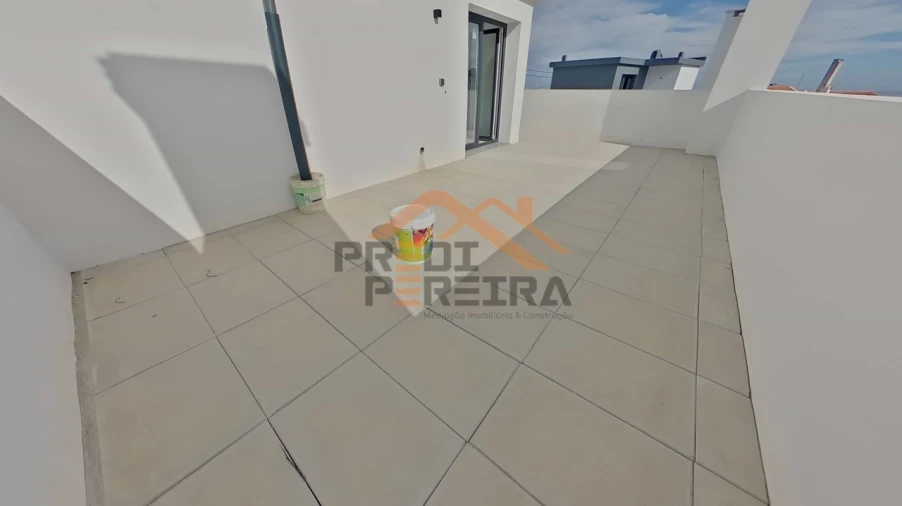 Moradia T2 para Venda em Pontinha e Famões Foto 27