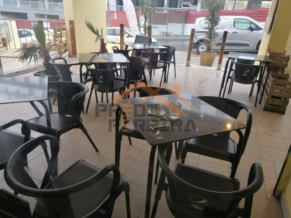 Loja para Venda em Santo António dos Cavaleiros e Frielas Foto 3