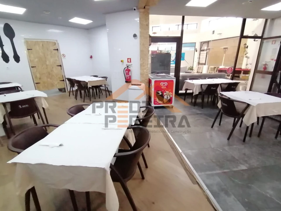 Loja para Venda em Santo António dos Cavaleiros e Frielas Foto 4
