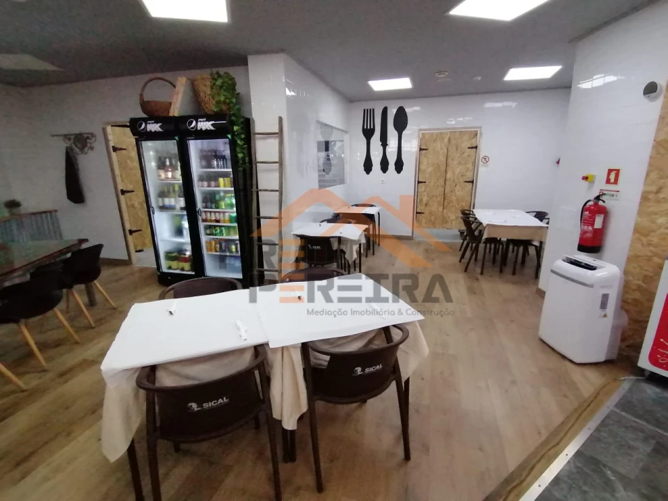 Loja para Venda em Santo António dos Cavaleiros e Frielas Foto 7