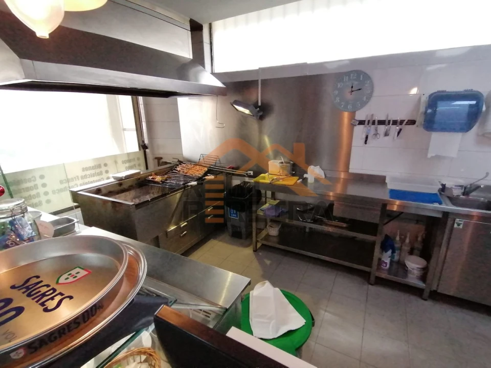 Loja para Venda em Santo António dos Cavaleiros e Frielas Foto 15