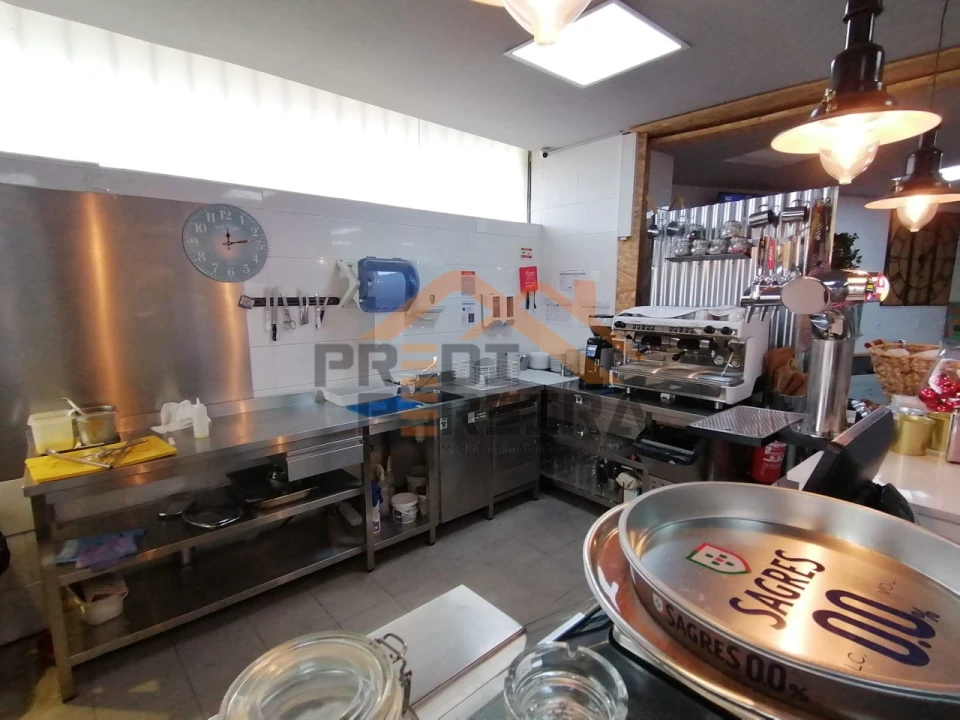 Loja para Venda em Santo António dos Cavaleiros e Frielas Foto 16