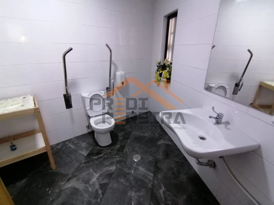 Loja para Venda em Santo António dos Cavaleiros e Frielas Foto 19