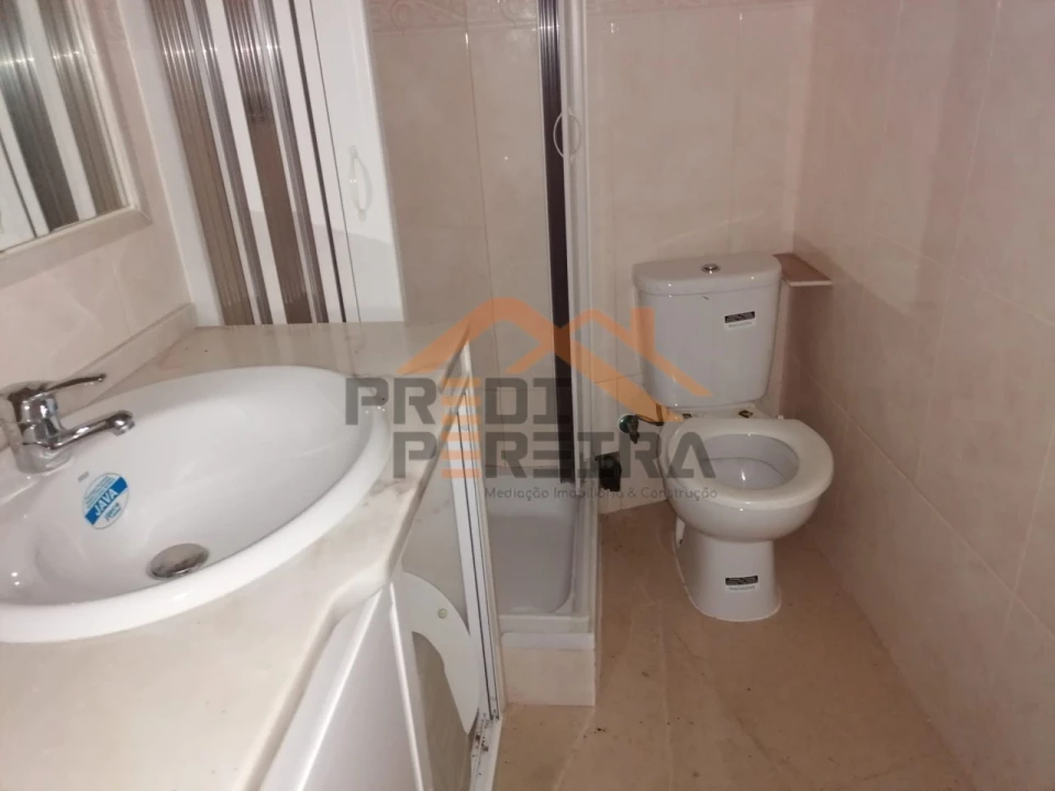 Loja para Venda em Santo António dos Cavaleiros e Frielas Foto 34