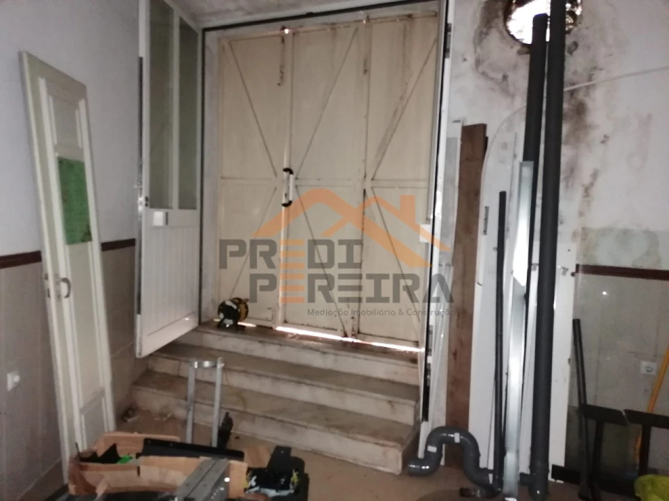 Loja para Venda em Santo António dos Cavaleiros e Frielas Foto 41