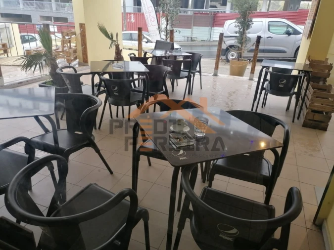 Loja para Venda em Santo António dos Cavaleiros e Frielas Foto 3