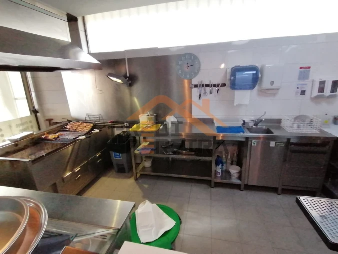 Loja para Venda em Santo António dos Cavaleiros e Frielas Foto 18