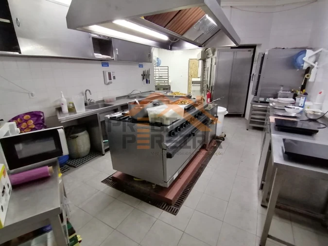 Loja para Venda em Santo António dos Cavaleiros e Frielas Foto 23