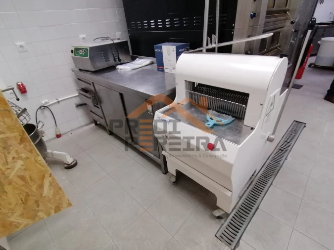 Loja para Venda em Santo António dos Cavaleiros e Frielas Foto 26